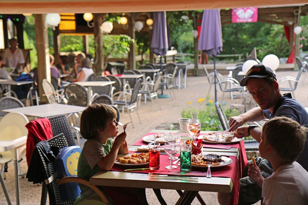 Les délicieux repas de la brasserie - pizzeria - snack ouverte le midi et le soi