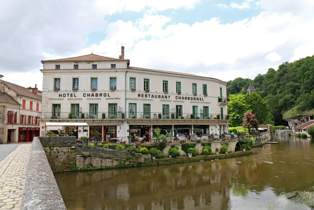Entrée de l'hôtel restaurant Charbonnel