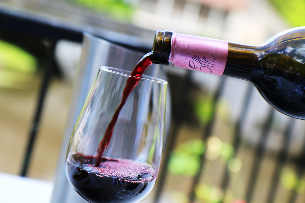 Un peu de vin ?