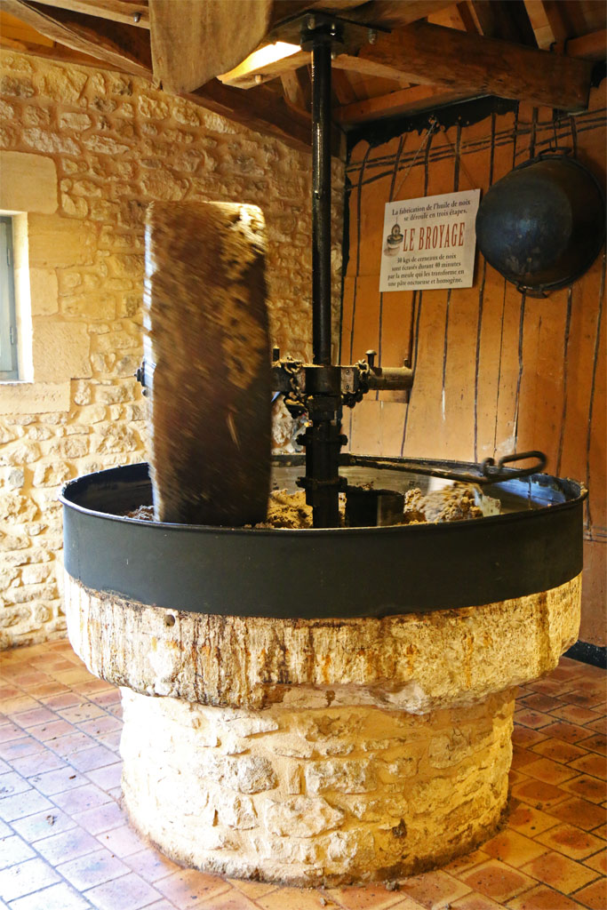La meule lors du broyage
