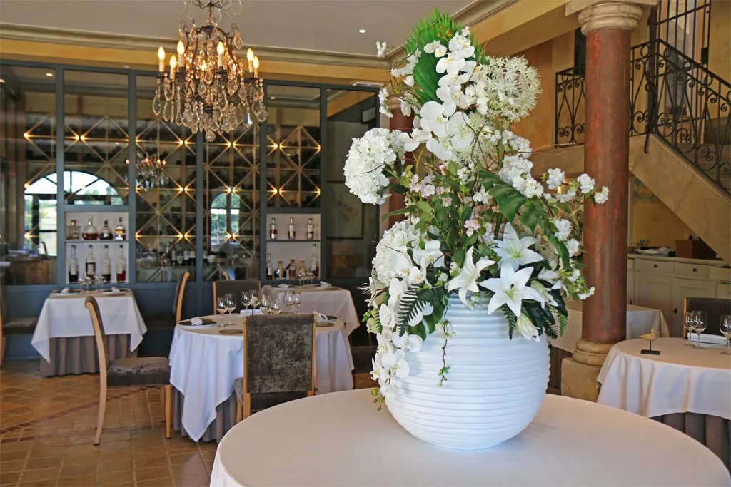 L’élégante salle intérieure