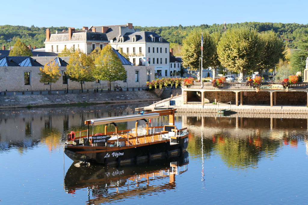 La Vézère coule tranquillement