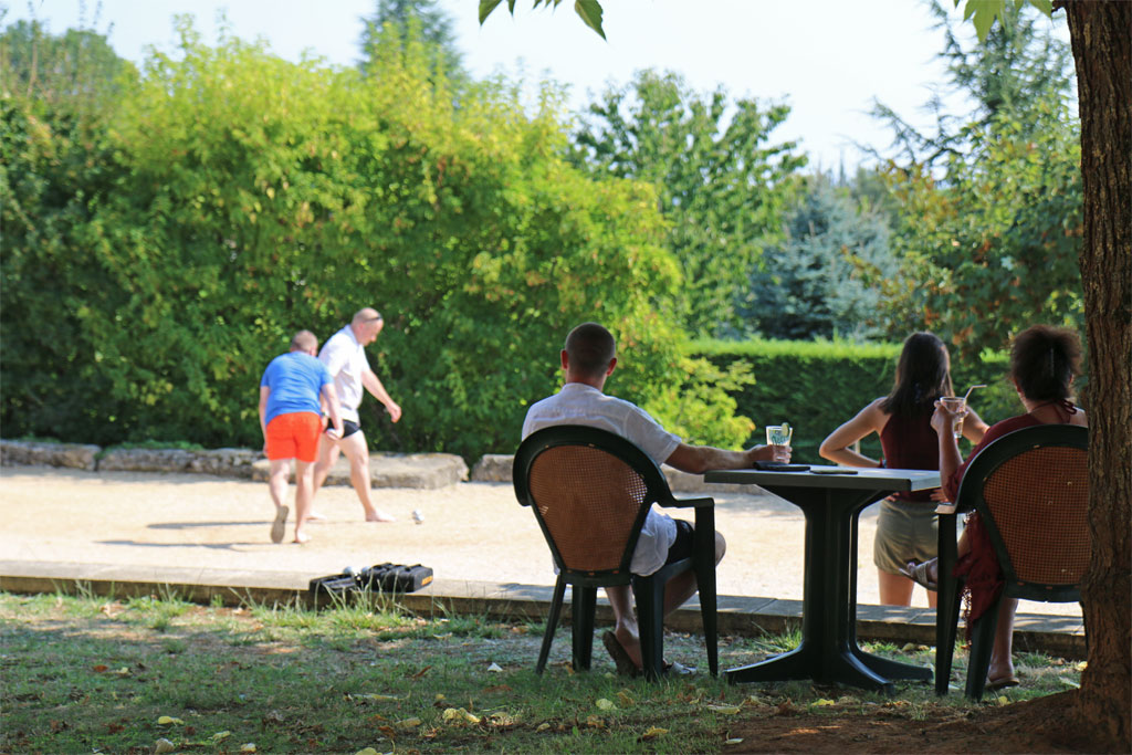 Relaxation near the pétanque ground