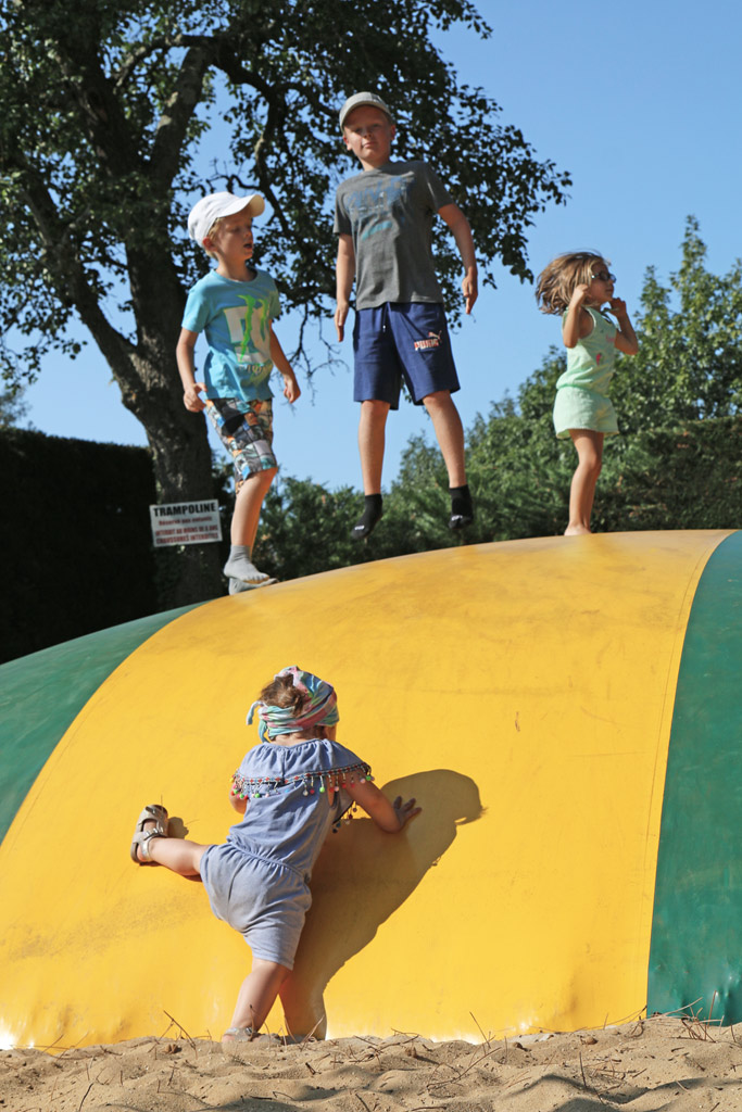 A super trampoline-giant bag!