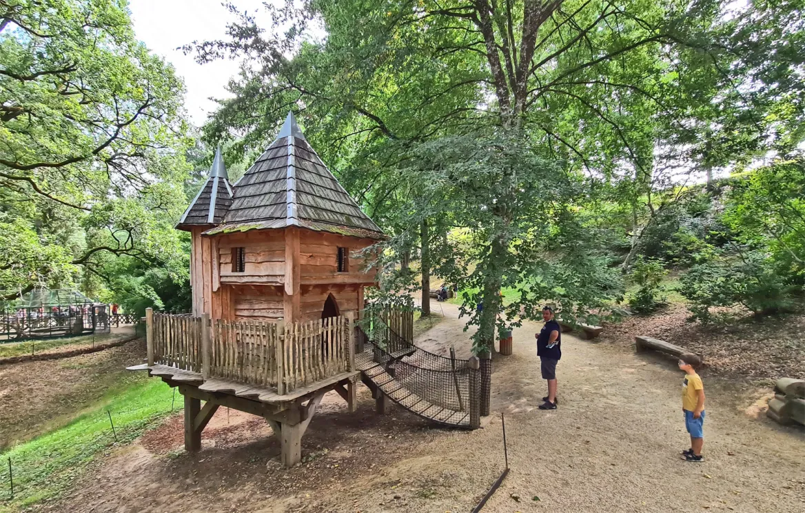 Wooden hut Château des Milandes