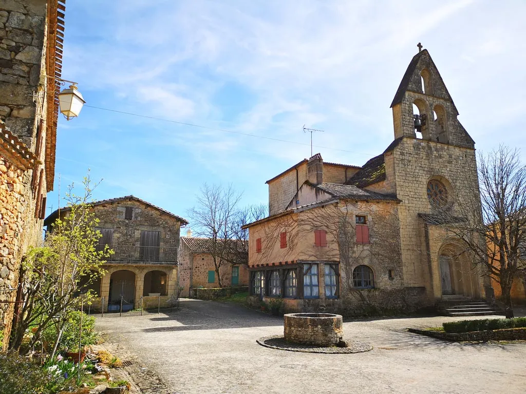 church and village chateau de biron