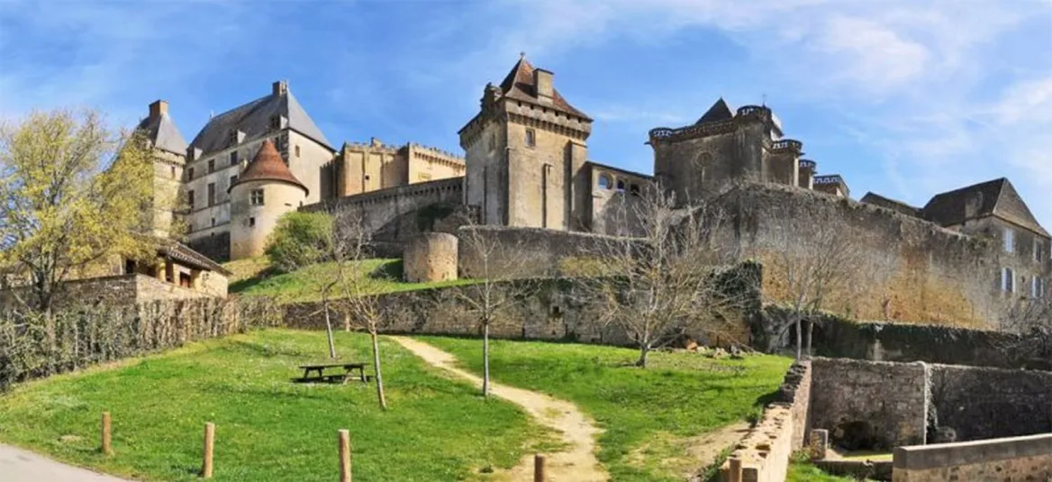 chateau de biron