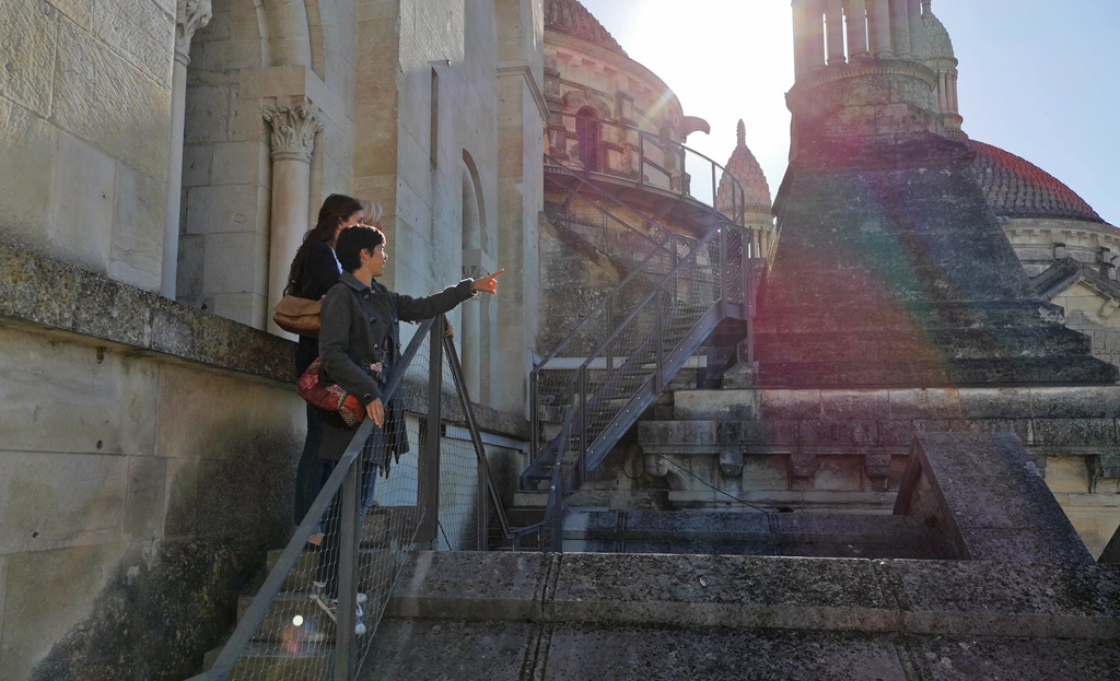 Les escaliers métalliques cathédrale saint front de périgueux