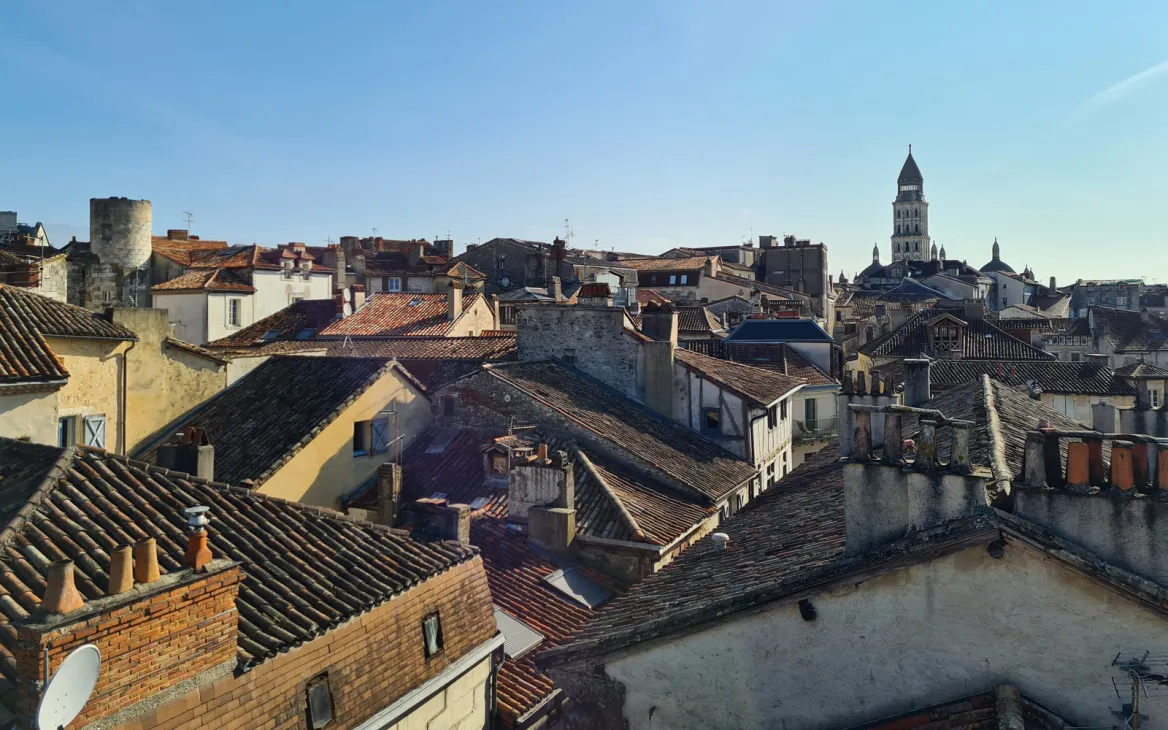 From the rooftops of the Mataguerre Tower