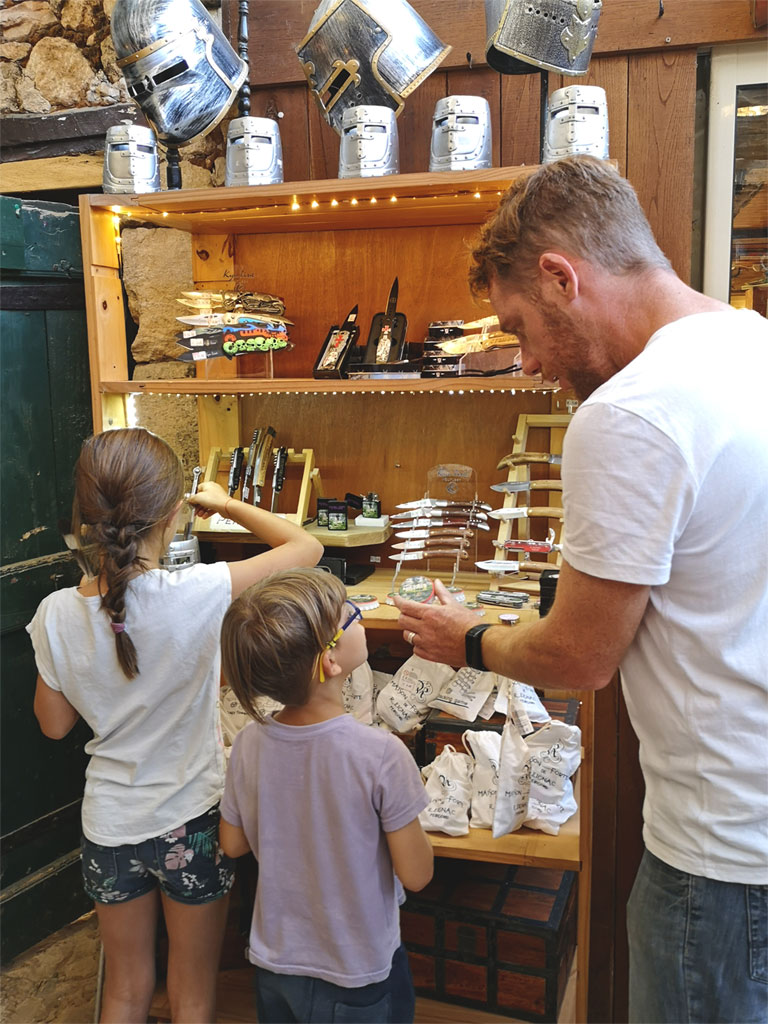 shop La Maison Forte de Reignac