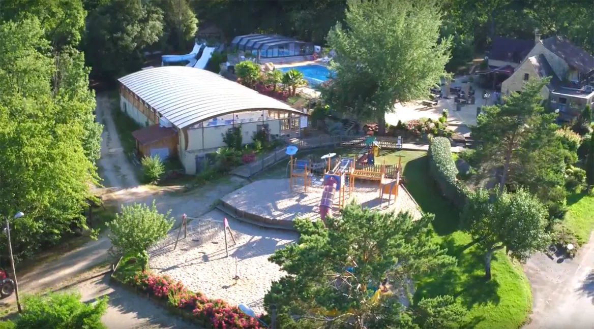 La piscine extérieure à débordement