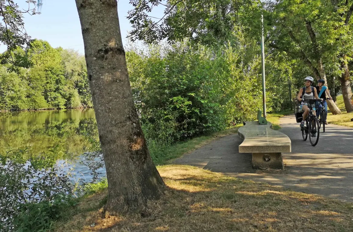 Isle bike path