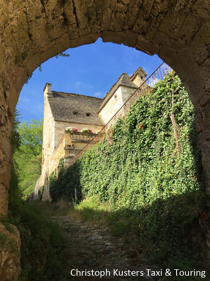 Le Porche et la Voie Romaine