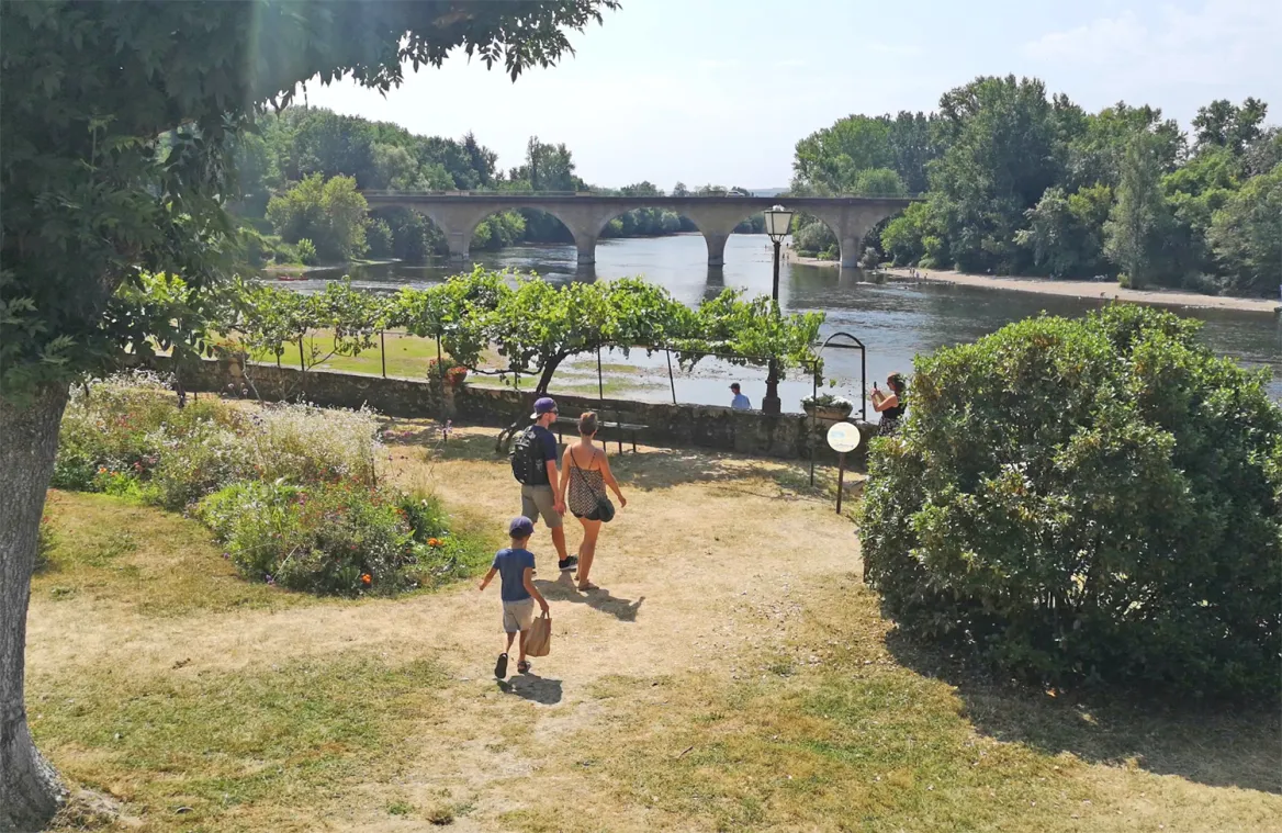 Limeuil jardin de la mairie