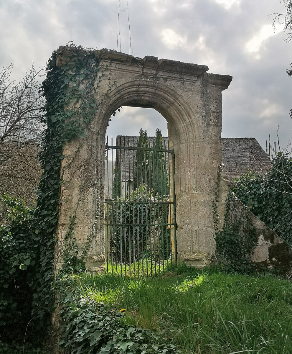 Old Condat-sur-Vézère gate