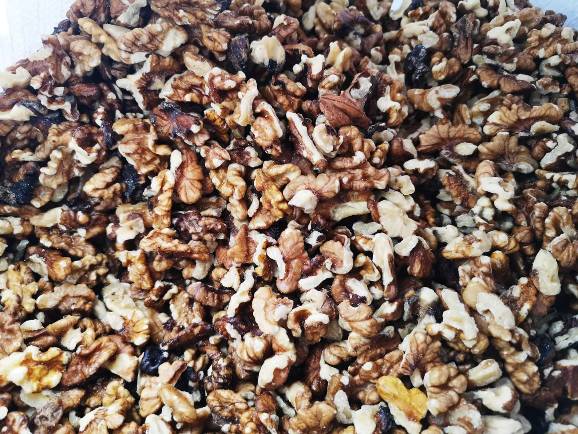 Walnut kernels