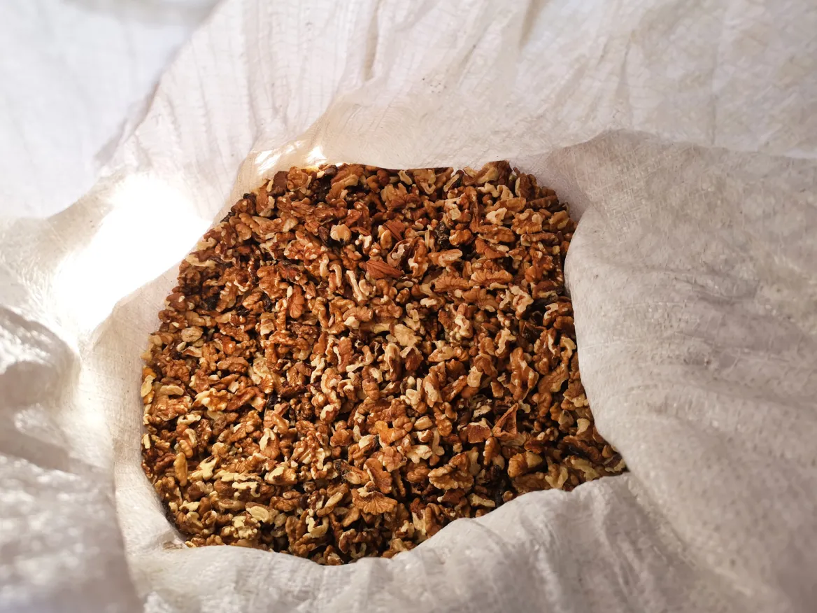 Walnut kernels