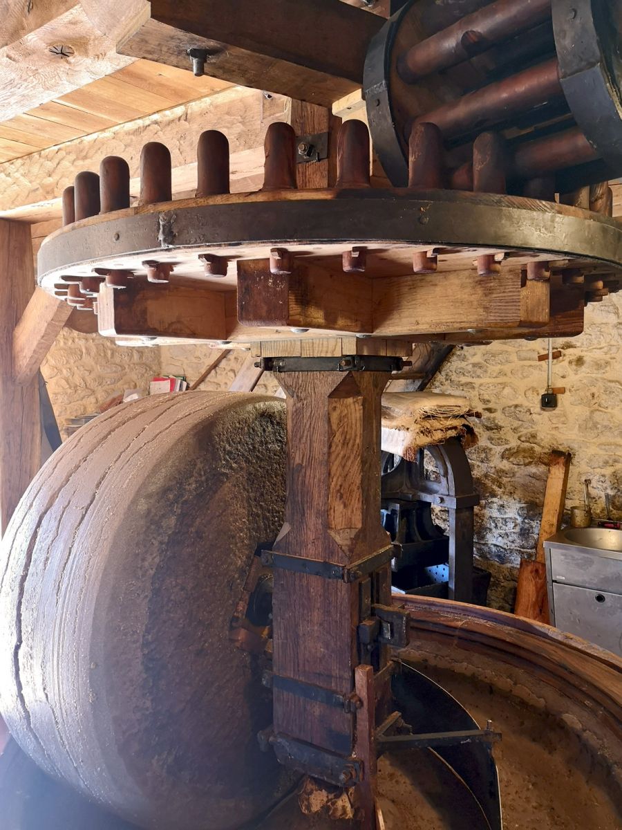 Wheel turns