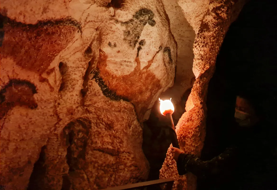 Lascaux overturned horse