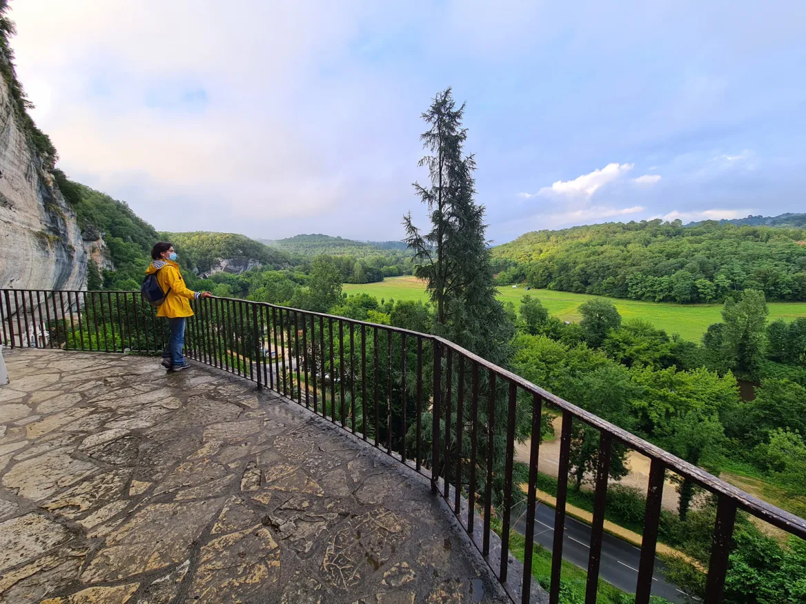 Grotte du Grand Roc view
