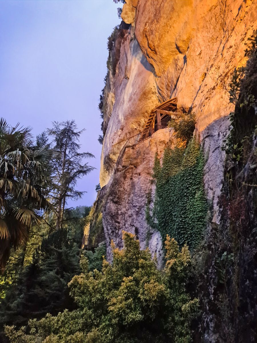 Grand Roc cave