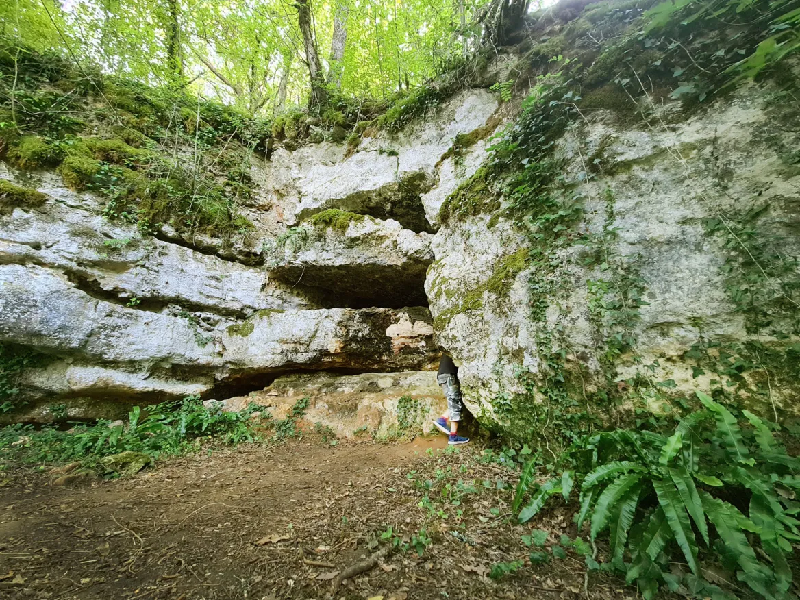 Le Conquil troglydyte shelters