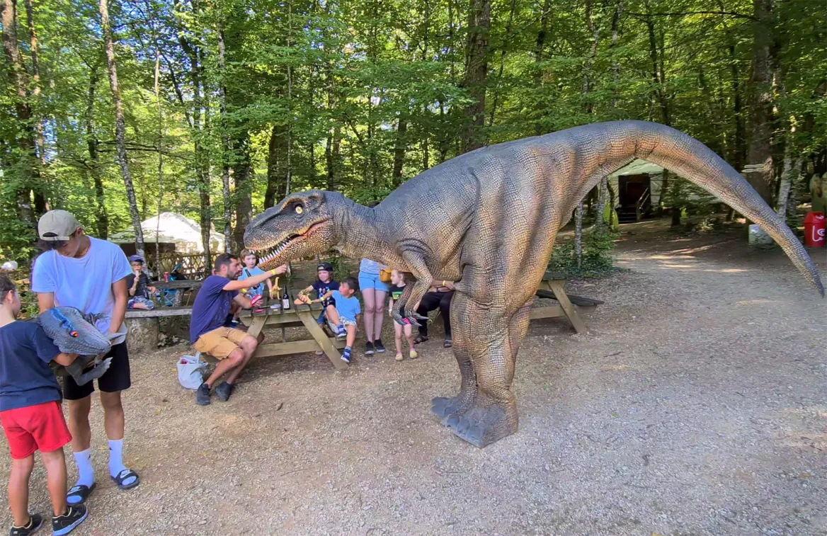 T rex living dinosaur park