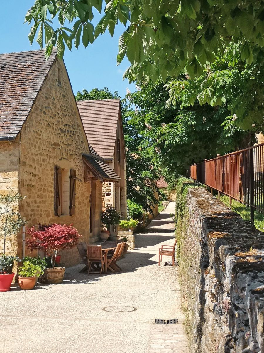 Monfort village