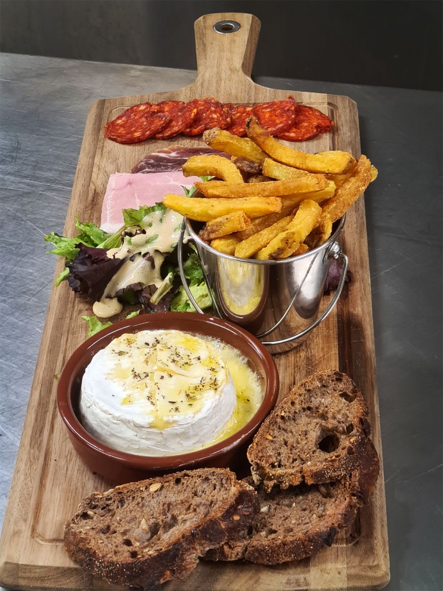 Cocottes and Meals aperitif board
