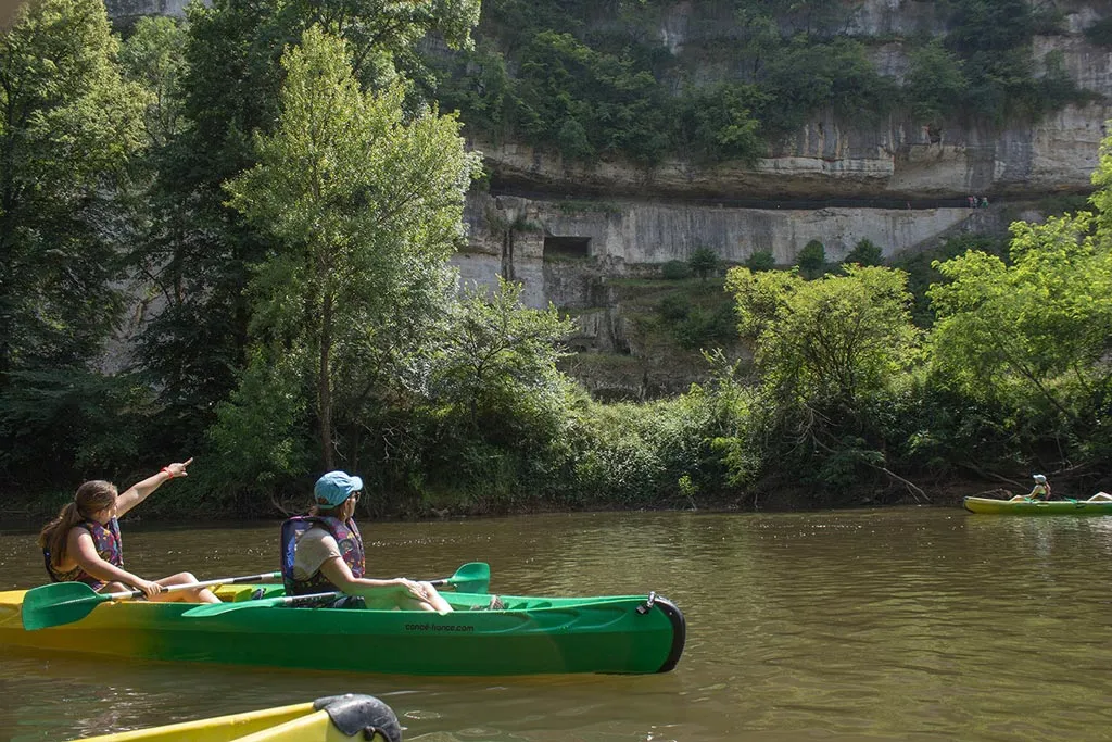 APA Canoeing Under the Roque Saint Christophe in Peyzac