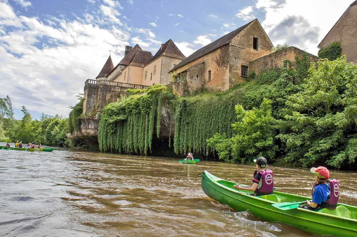 Canoe APA Passage under the castle of Losse
