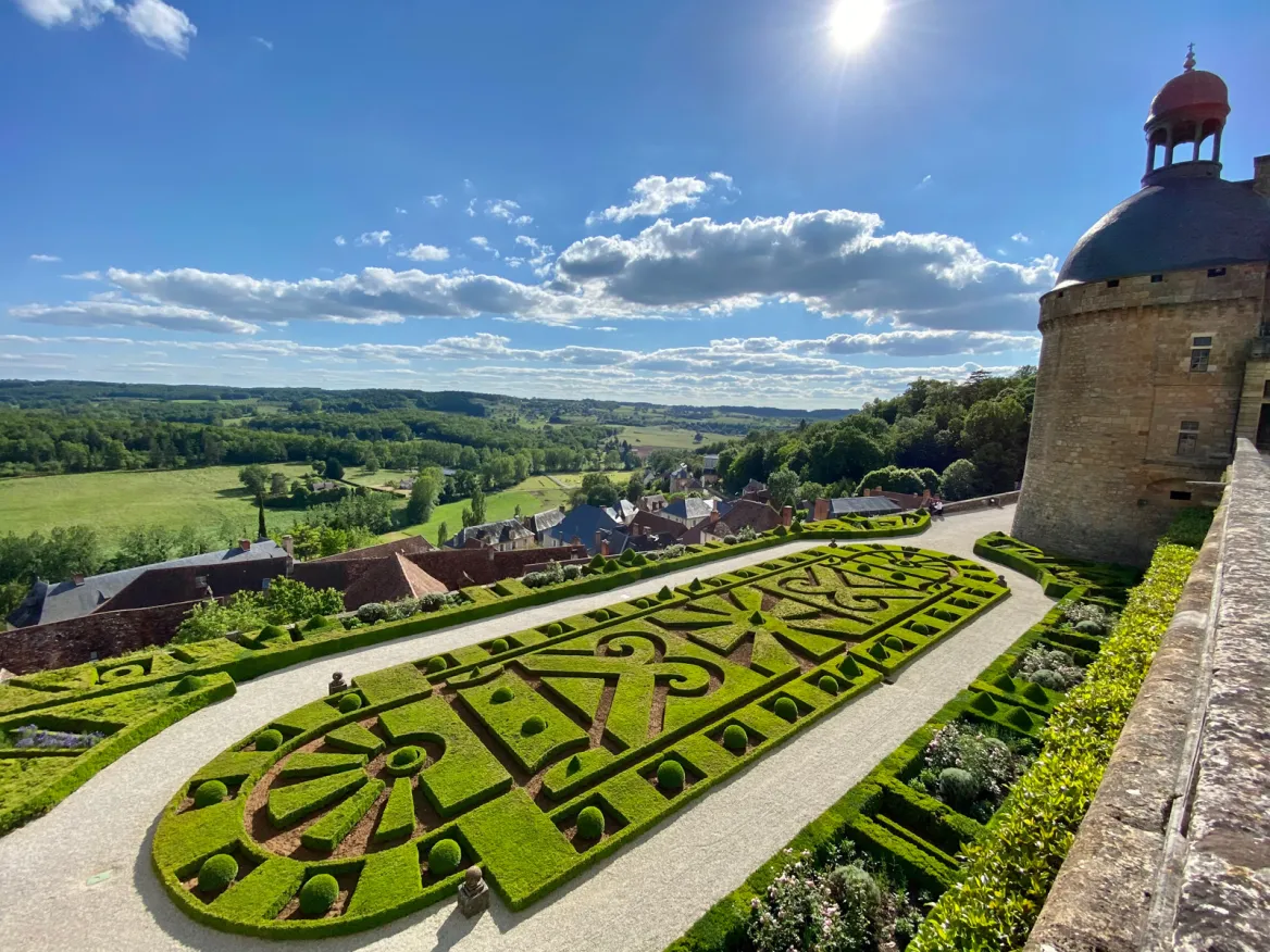 The Gardens of the Château de Hautefort. Photo of the Château de Hautefort information sheet