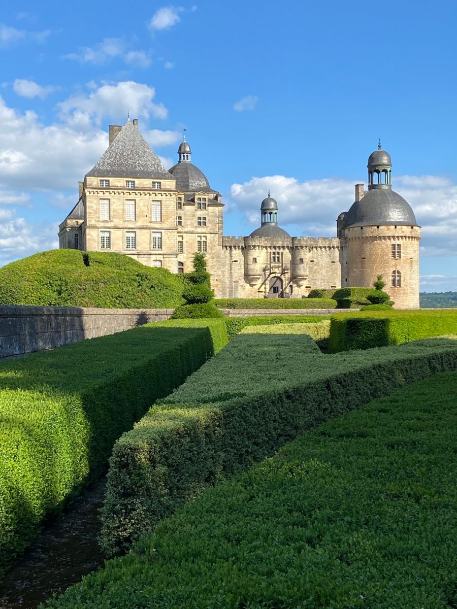 The Gardens of the Château de Hautefort. Photo of the Château de Hautefort information sheet