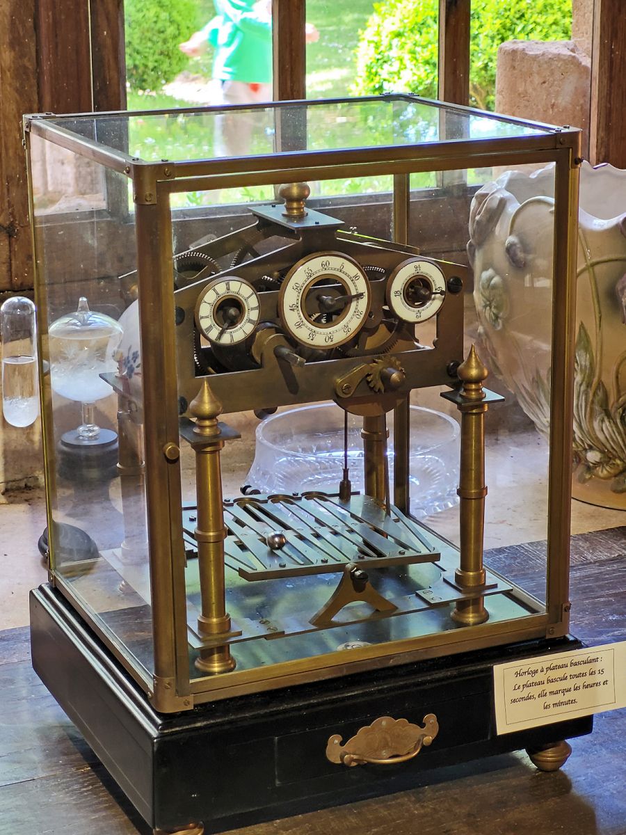 Dungeon, Manor and Garden of the Hall Antique Clock