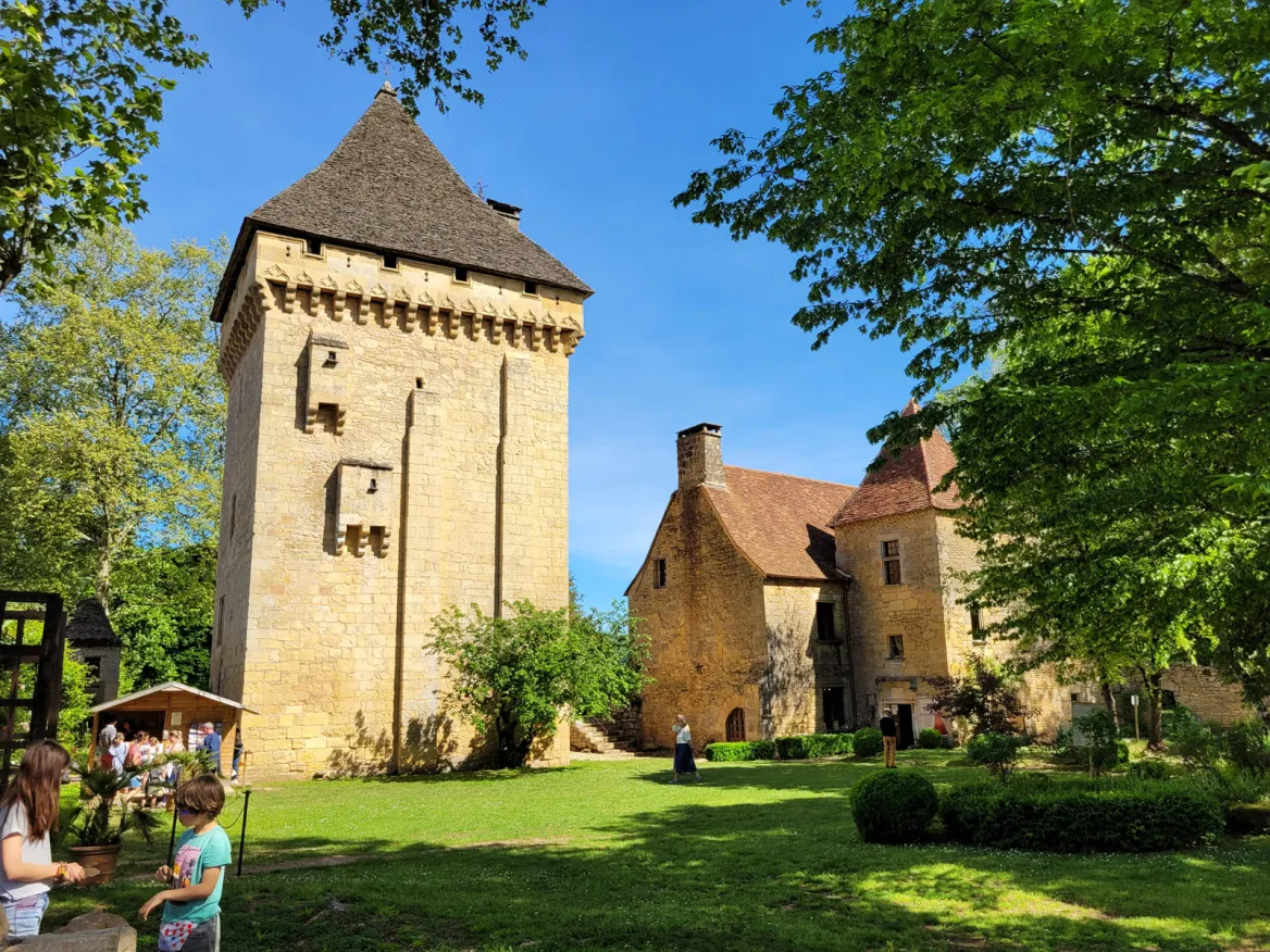 Dungeon, Mansion and Entrance Hall Garden