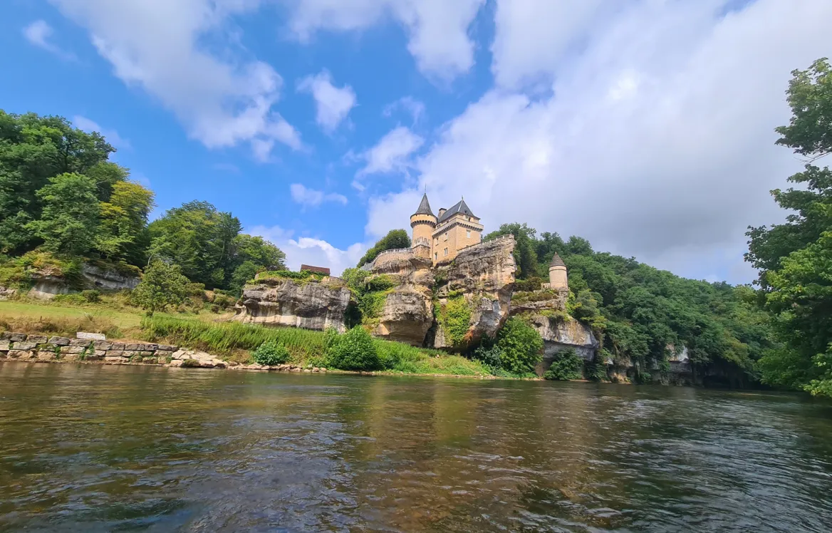 Canoeing in the Vézère Valley, Belcayre Castle