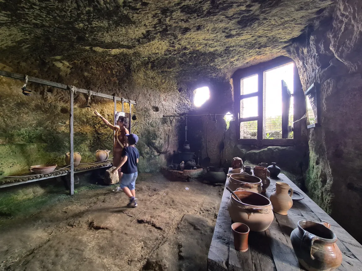 Troglodyte shelters and cluzeaux