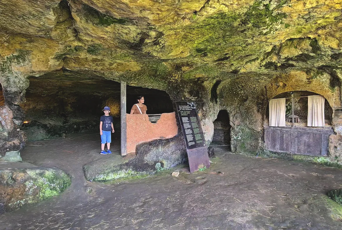 The troglodyte and cluzeaux shelters
