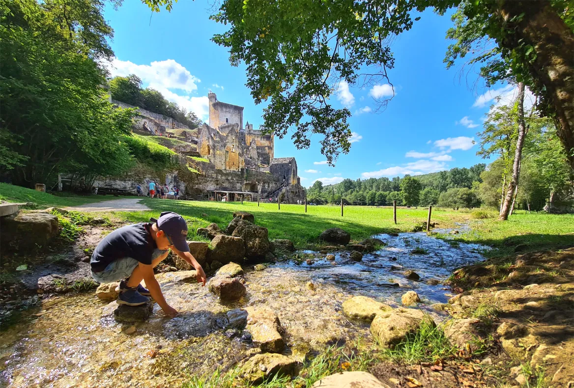 Stream in front of the castle of commarque