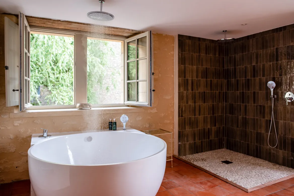 Hotel de Bouilhac in Montignac Bathroom with gold rating