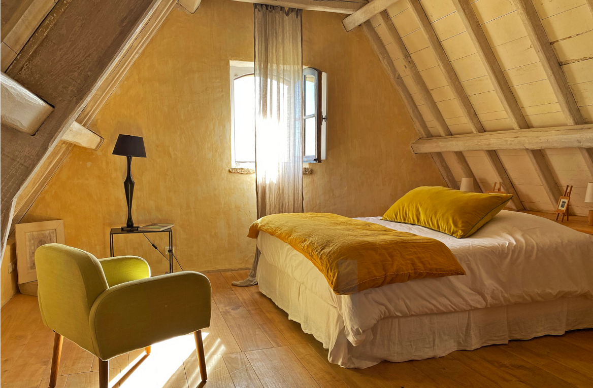room in the hamlet the path of the sources