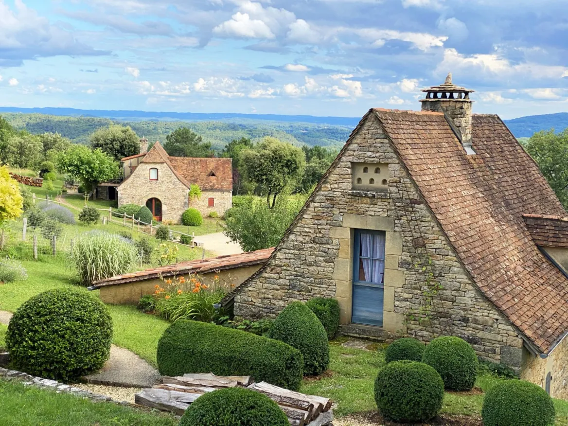gîtes the hamlet of the path of the sources