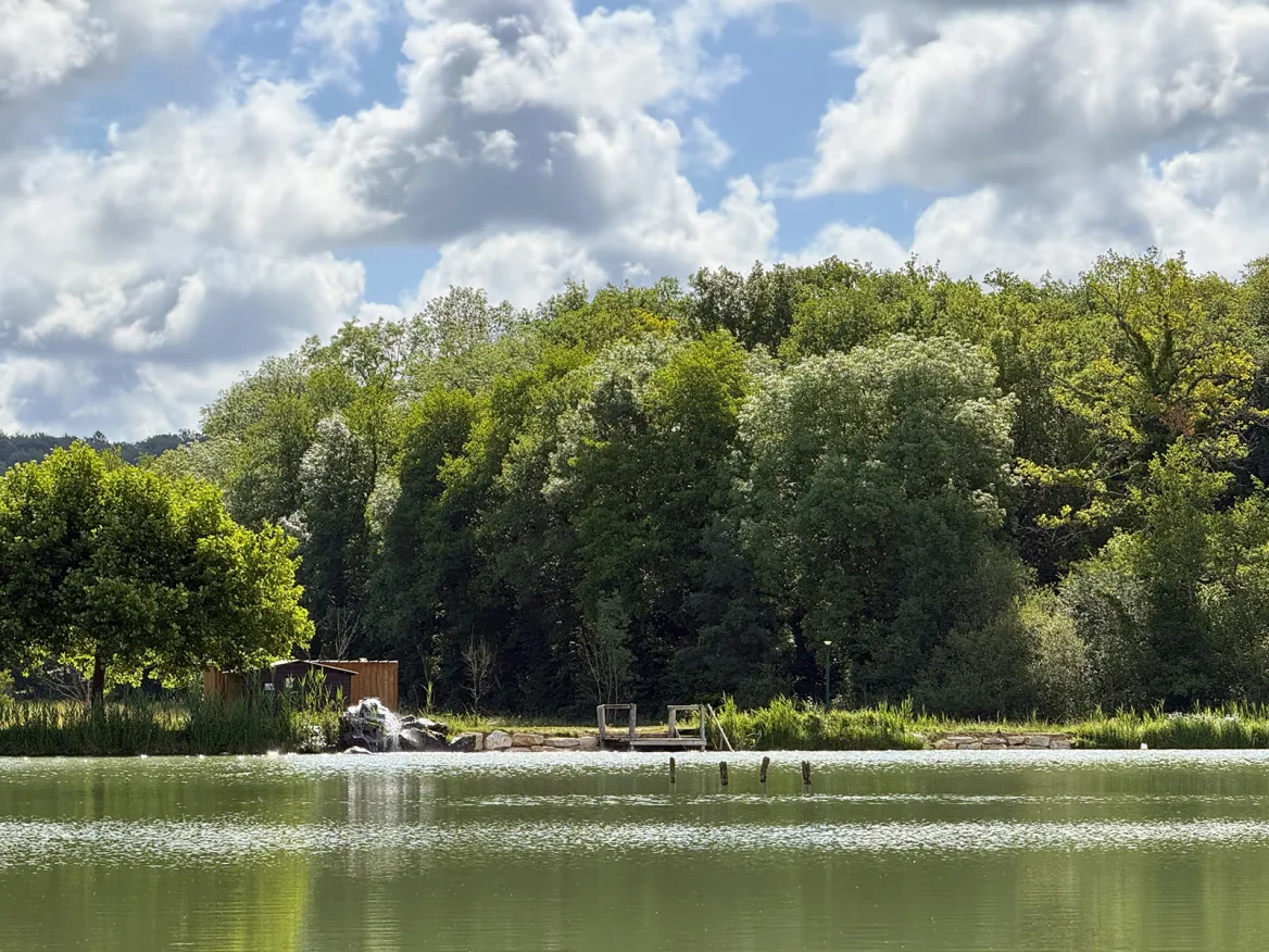 Tamniès Pond