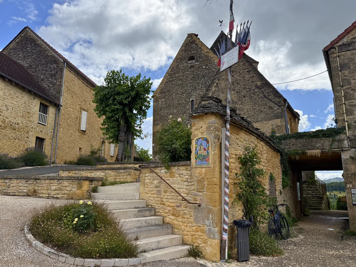 Tamniès