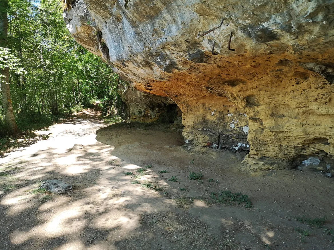 Cluzeaux Campagne Castle