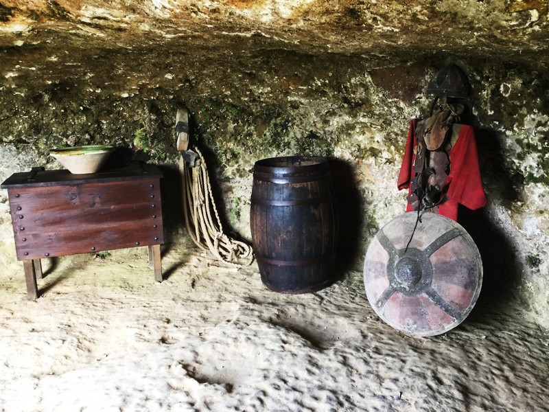 Les grottes du Roc de Cazelle