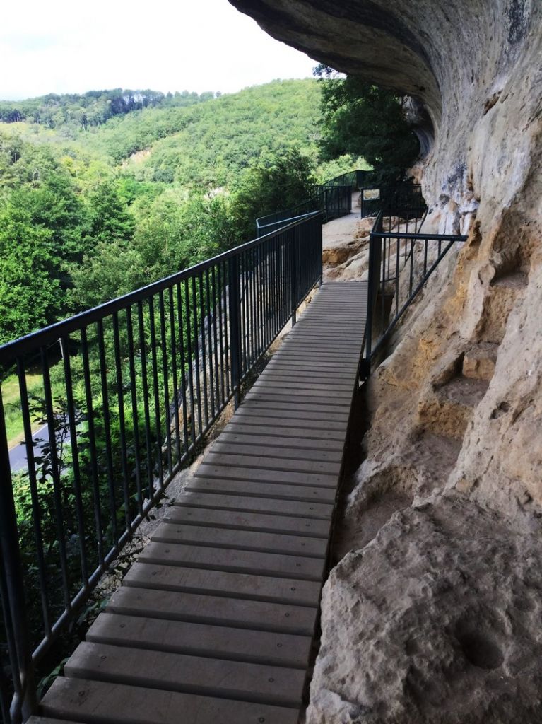 Les grottes du Roc de Cazelle