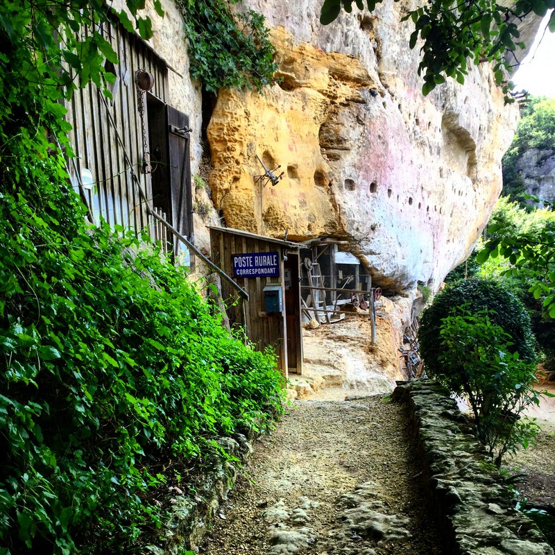 Les grottes du Roc de Cazelle