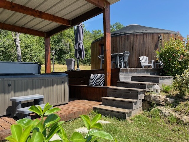 Rêve en Périgord, expérience insolite avec spa privatif - Expérience insolite en cabane circulaire avec spa privatif en Périgord Noir